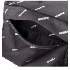 【美品】ニューエラのライトパック 27L ブラックモノグラムのリュックサックの画像