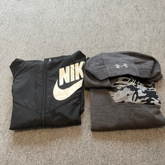 2枚セットNIKE ナイロンパーカー、アンダーアーマーパーカーの画像