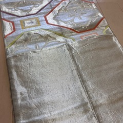 袋帯、銀に大柄の花模様の画像