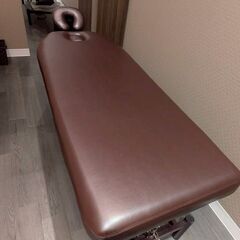 手動昇降エステベッド アームレストヘッド付き 高さ調整可能の画像