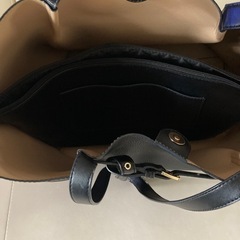 マイケルコースレザートートバッグの画像