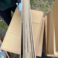 カット段ボール大量の画像
