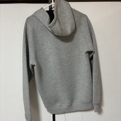 adidas パーカーの画像