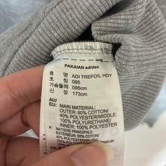 adidas パーカーの画像