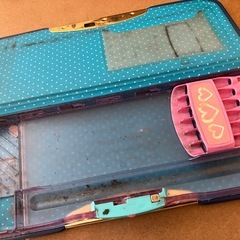 青色リボン装飾付き筆箱の画像