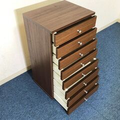 モダン風スリムチェスト 引出し8段 木目調ブラウン美品 収納家具 多目的チェスト 隙間収納 完成品 飾り棚 展示品・アウトレットの画像