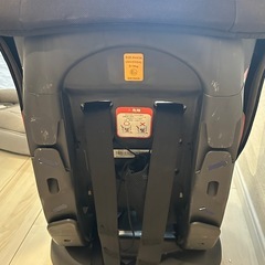 チャイルドシートとジュニアシートのセットの画像