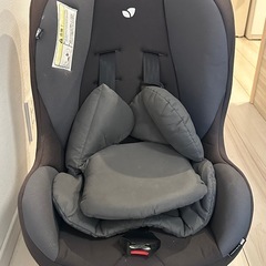 チャイルドシートとジュニアシートのセットの画像