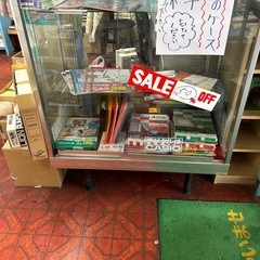 ガラスショーケースの画像