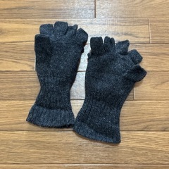 手袋　濃いめのグレーの画像