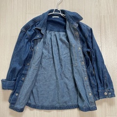 ジーユー (GU)⭐️デニムシャツ　140cm メタルのスナップボタン (シルバー)の画像