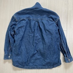 ジーユー (GU)⭐️デニムシャツ　140cm メタルのスナップボタン (シルバー)の画像