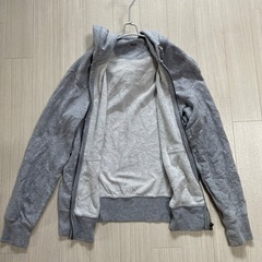 ユニクロ スウェットフルジップパーカー(ポケット付き)　Sサイズ(子供から大人まで着用可能)の画像