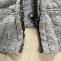 ユニクロ スウェットフルジップパーカー(ポケット付き)　Sサイズ(子供から大人まで着用可能)の画像