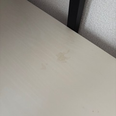 机、作業デスクの画像