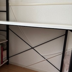 机、作業デスクの画像