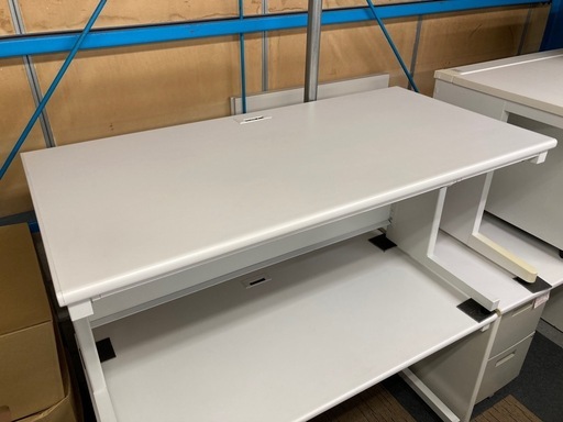 プラス 平机 オフィスデスク 幅140cm 中古