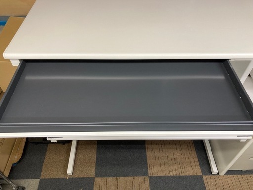 プラス 平机 オフィスデスク 幅140cm 中古