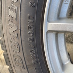 スタッドレスタイヤ　225/60/17 17インチ　アルミホイール付き　4本　アルファードなどの画像