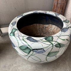陶器の火鉢の画像