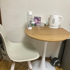 北欧風 丸テーブル＋チェア2脚セットの画像