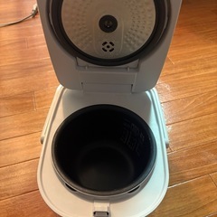 値下げ‼️
アイリスオーヤマ炊飯器ERC-IE30-W の画像