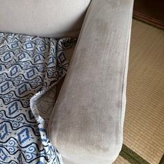 白 ソファ 汚れあり 裏は綺麗の画像