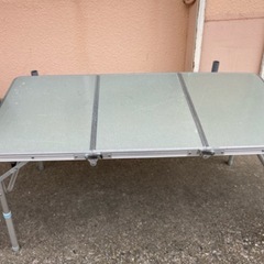 折りたたみテーブルの画像