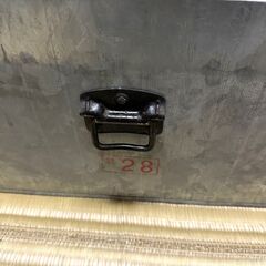 昭和のブリキの衣装ケースの画像