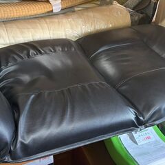 ヘッドレスト付きリクライニング座椅子 の画像