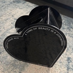 アクリルハート型ティッシュボックスの画像