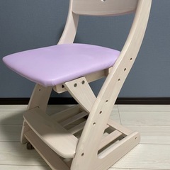 子ども用の学習椅子の画像