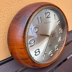 昭和レトロな掛け時計の画像