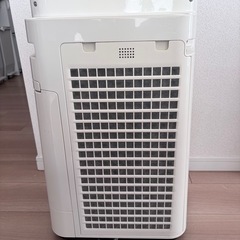 シャープ 加湿空気清浄機 KC-E70の画像