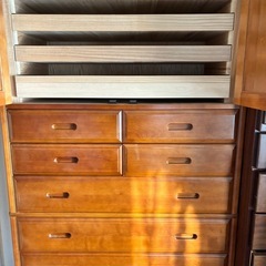 レトロ収納棚の画像