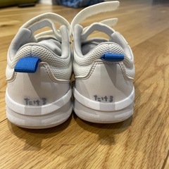 【年内終了】adidas スニーカー　18センチ　白　記名あり　美品の画像