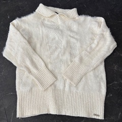 ホワイト タートルネック セーターの画像