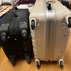 〔取引中）スーツケース2個　バラ売り可の画像