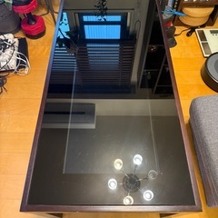 ガラスリビングテーブルの画像
