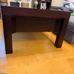 ガラスリビングテーブルの画像