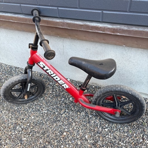 ストライダー】 STRIDER バランスバイク ST-J4 レッド (モコ) 伊勢崎の