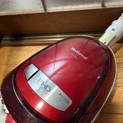 土日のみ出品（0円）掃除機 National MC-P600J ワインレッド色 ニトリのロッカーと一緒の方は無料です！！の画像