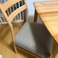 ニトリ ダイニングテーブルの画像