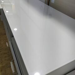 【ジャングル和泉大型良品館　キッチンボード　イケア　食器棚　サイドボード　天板ガラス　※シミ有り【R509】の画像