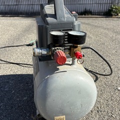 オイルレス エアーコンプレッサー 高儀 TAKAGI ACP-130KD 10Lの画像