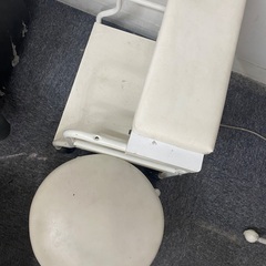 【無料】フット施術台とフット施術スツール（シリコンシート付き）の画像