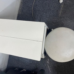 【無料】フット施術台とフット施術スツール（シリコンシート付き）の画像