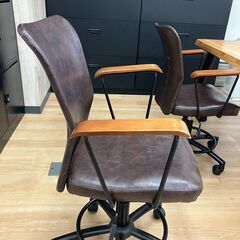 【12月23日迄に取りに来れる方】オフィスデスク  椅子2脚セットの画像