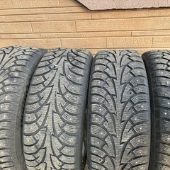 スパイクタイヤ215/55R17　120系プラドホイール付　4本セット ハイエース　キャラバンなどに の画像