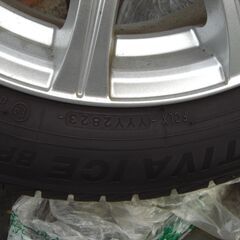スタットレスタイヤ　185/65R15の画像